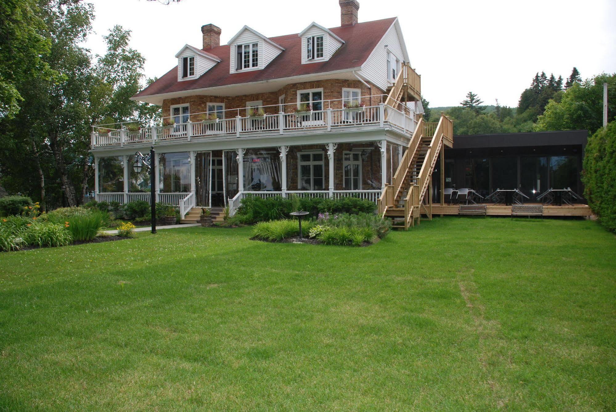 Chez Truchon Bistro-Auberge La Malbaie Exterior photo